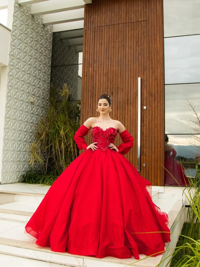 Vermelho da paixão e do poder!Vestido perfeito para debutantes que querem brilhar com intensidad